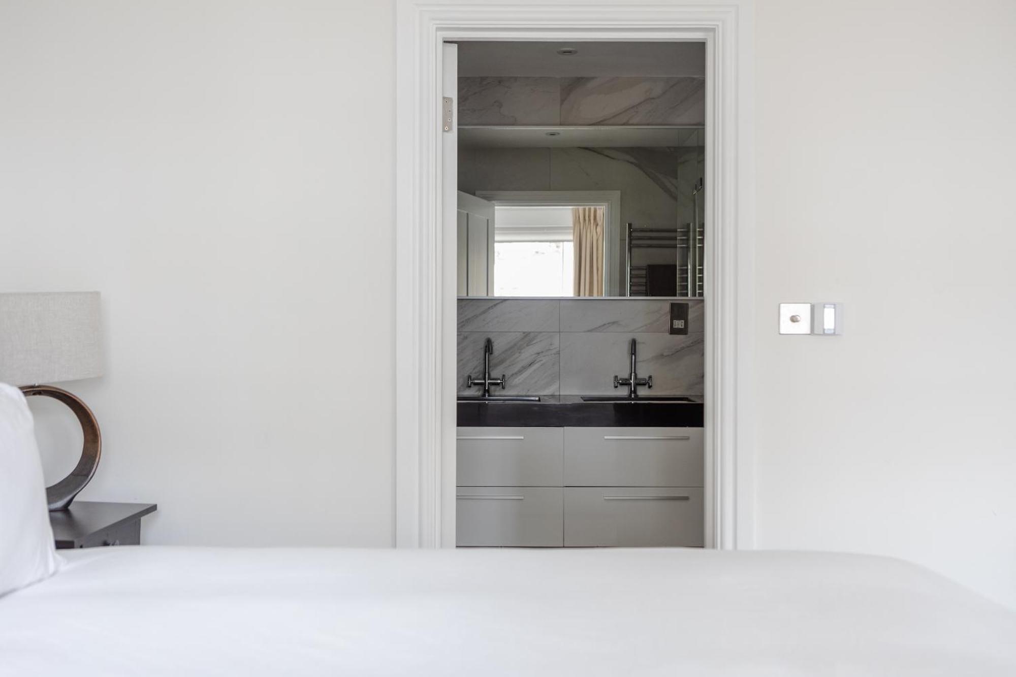 Number 53 - Stunning Maisonette With Parking In Kensington & Chelsea ลอนดอน ภายนอก รูปภาพ
